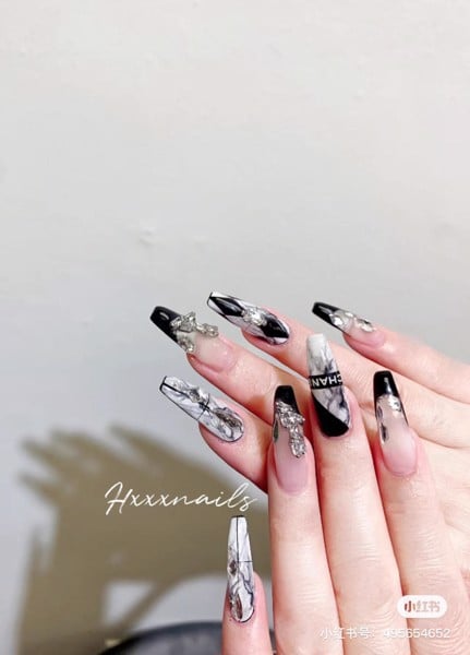 mẫu nail loang vân đá